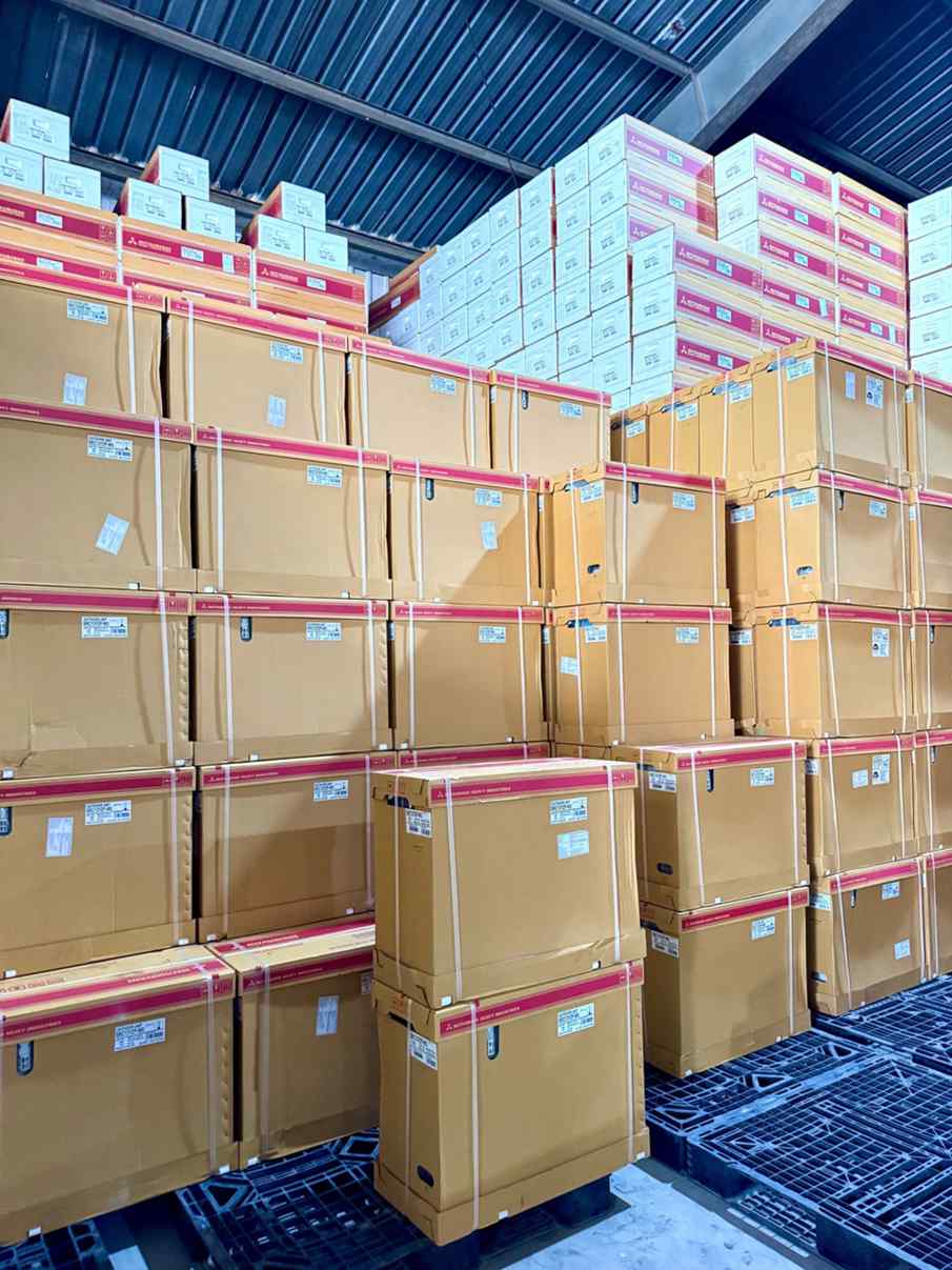 Kho hàng điều hòa Mitsubishi tại Ánh chinh